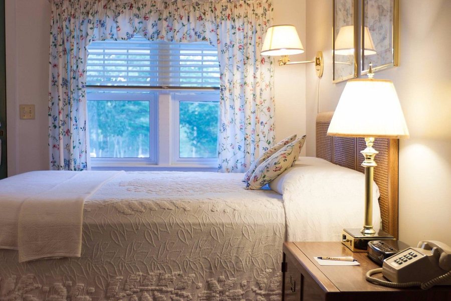 The Mount Battie Inn — Guest room