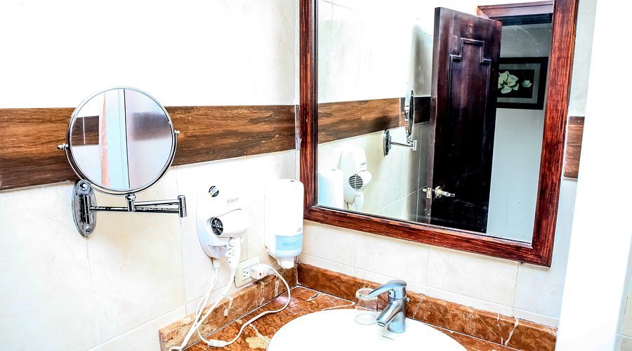 The MT Plaza Brisas Hotel — Bathroom