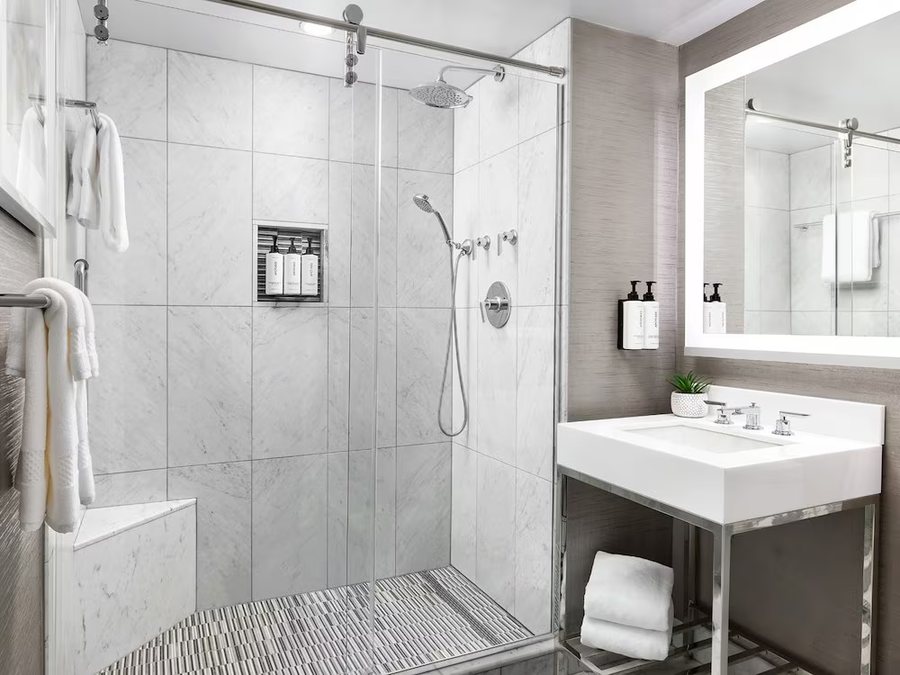 The Muse Gallery Guesthouse — Bathroom