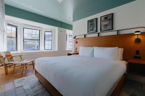 The Myriad Hotel Louisville Tapestry Collection By Hilton — Guest room
