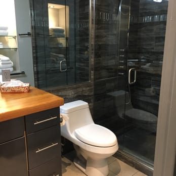The Natchez Vacation Rentals — Bathroom