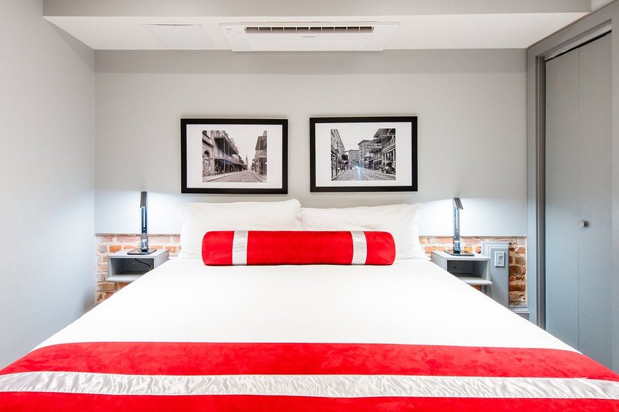 The Natchez Vacation Rentals — Guest room