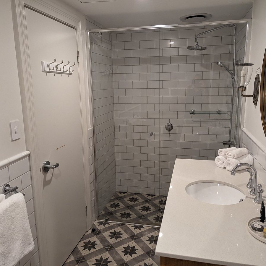The National Hotel — Bathroom