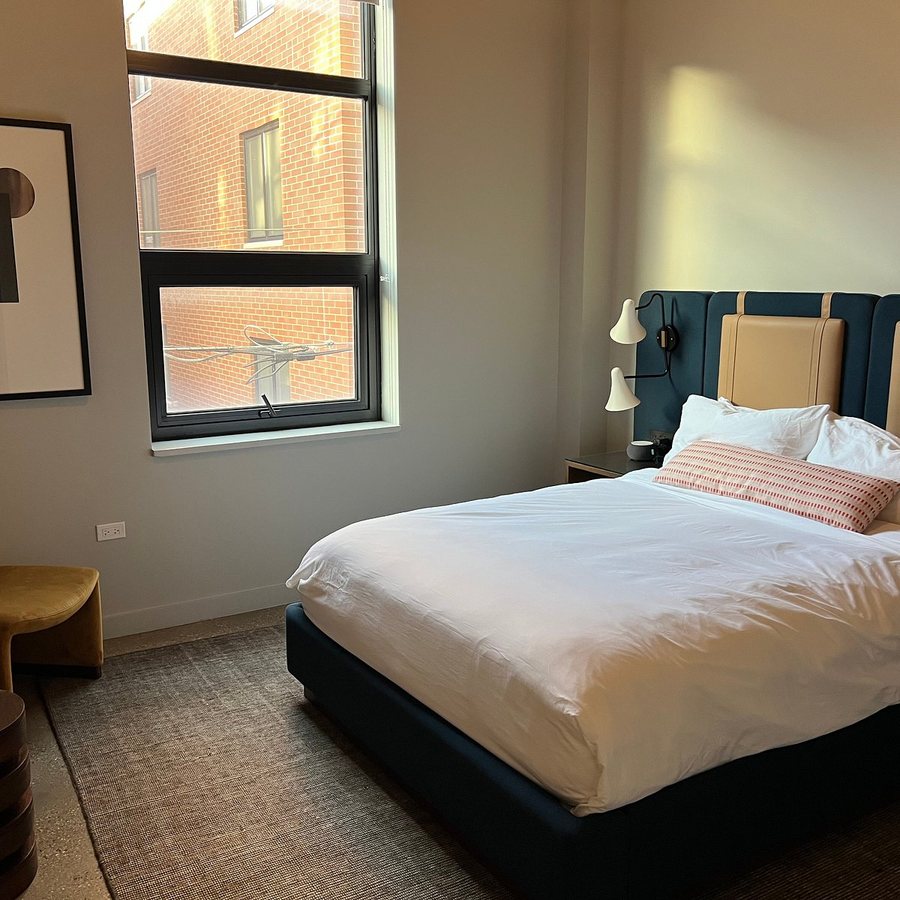 The Neighborhood Hotel Lincoln Park Chicago Illinois — Guest room