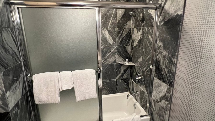 The Nevada Hotel — Bathroom