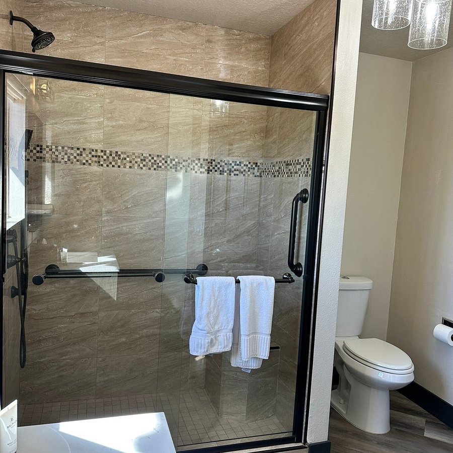The New Inn — Bathroom