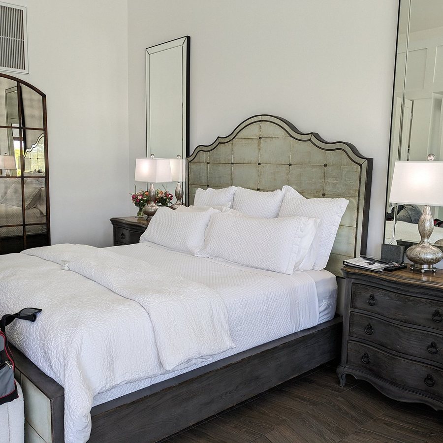 The New Inn — Guest room
