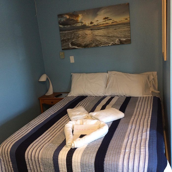 The New Oceanic Inn — Guest room