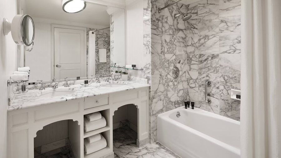 The Nob Hill Inn — Bathroom
