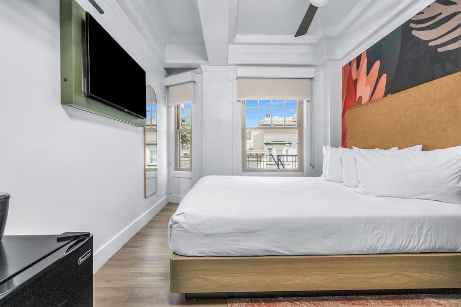 The Nob Hill Inn — Guest room