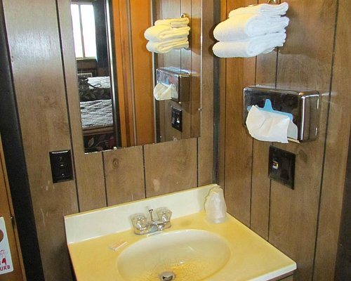 The Nomad Motel — Bathroom