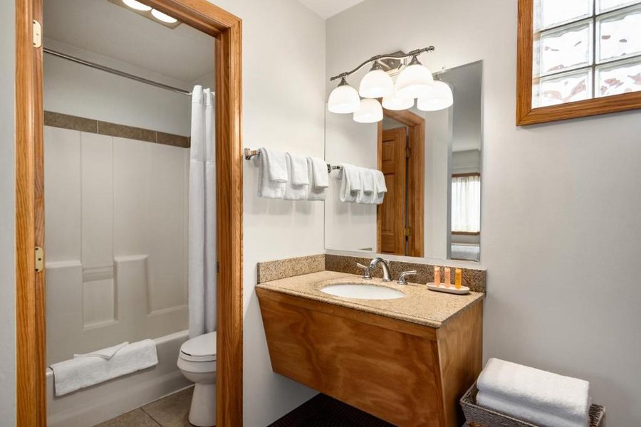 The Nordic Lodge — Bathroom