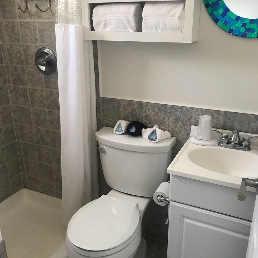 The North Fork Table Inn — Bathroom