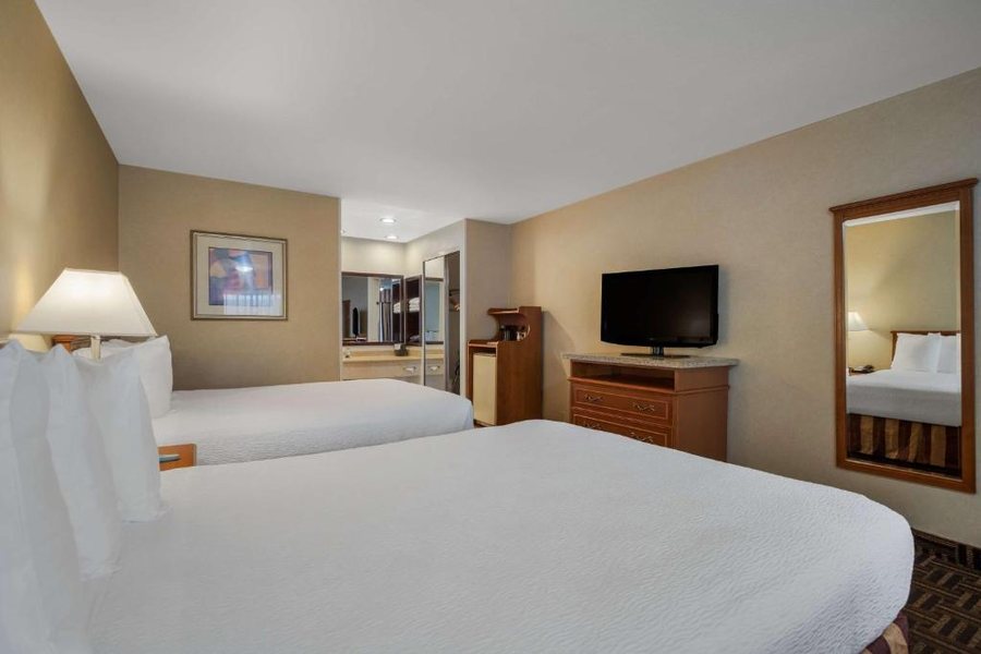 The Norwalk Inn — Guest room