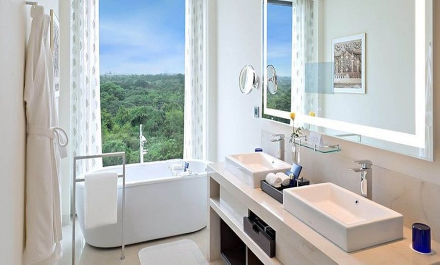 The Oberoi New Delhi — Bathroom