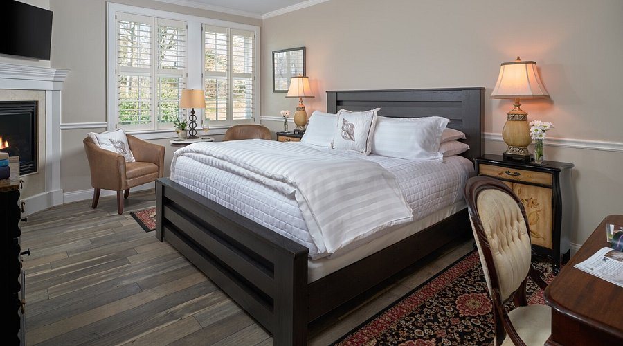 The Old Manse Inn — Guest room