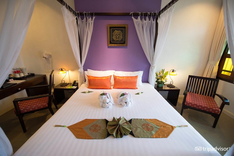 The Old Phuket Karon Beach Resort — Guest room