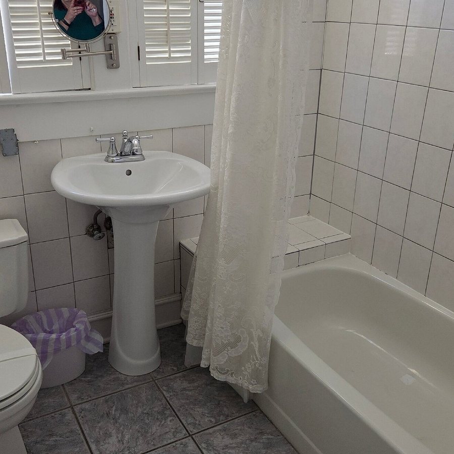 The Old Powder House Inn And Breakfast — Bathroom