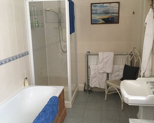 The Old School House B B — Bathroom