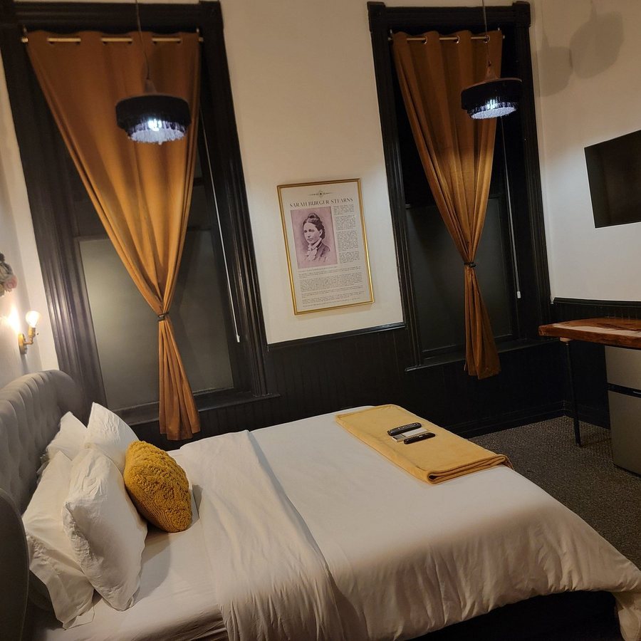 The Oliver Inn Boutique Collection by Heirloom — Guest room