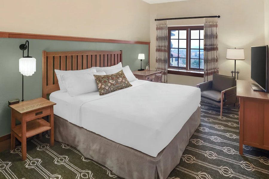 The Omni Grove Park Inn Spa — Guest room