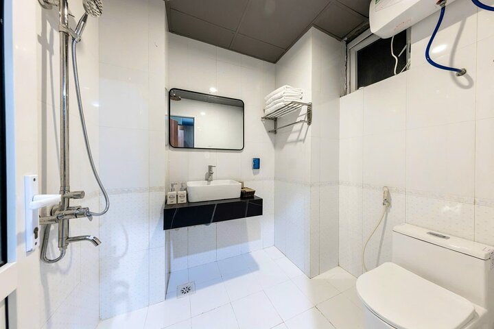 The One Cat — Bathroom
