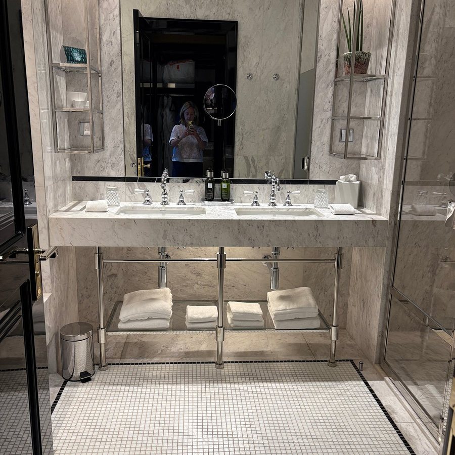 The One Monumental Palace — Bathroom