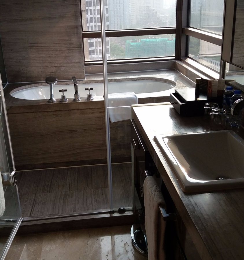 The One Suites Hotel Shanghai Downtown — Bathroom