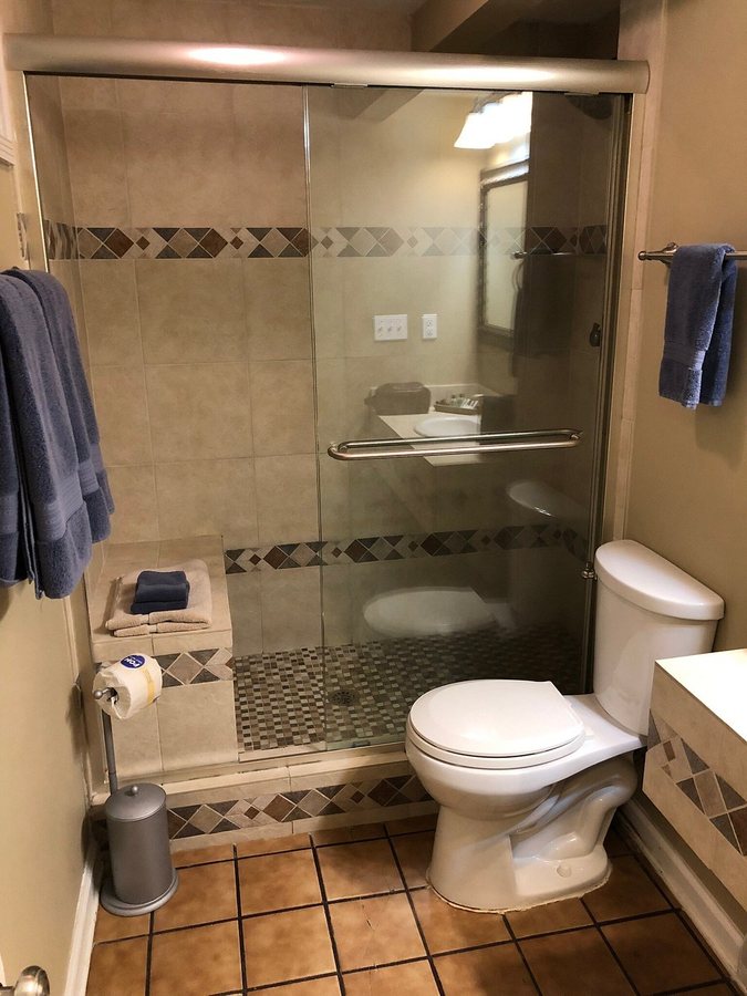 The Original Romar House Bed Breakfast Inn — Bathroom
