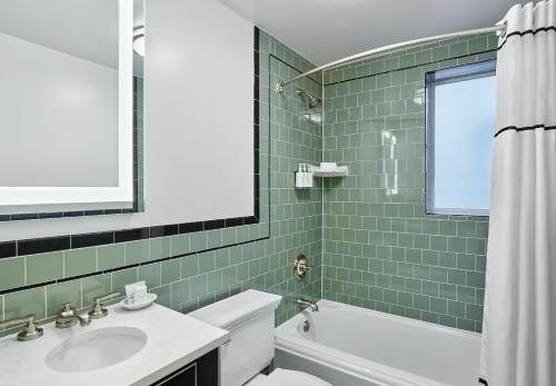 The Oxford Hotel — Bathroom