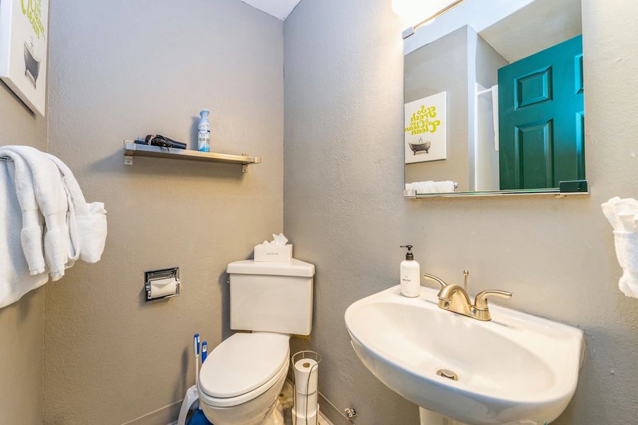 The Oxford Seattle — Bathroom
