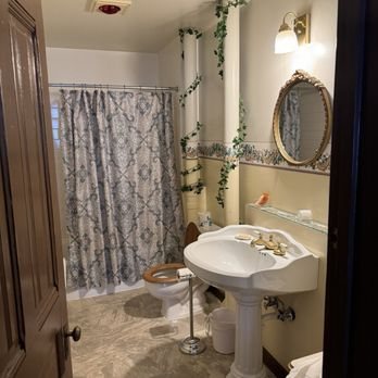 The Palace Hotel — Bathroom