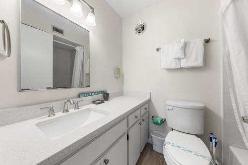 The Palm Bay Club — Bathroom