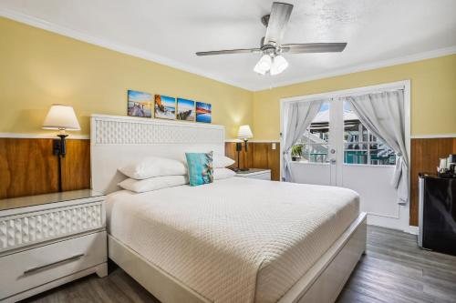 The Palms Hotel Key West — Guest room