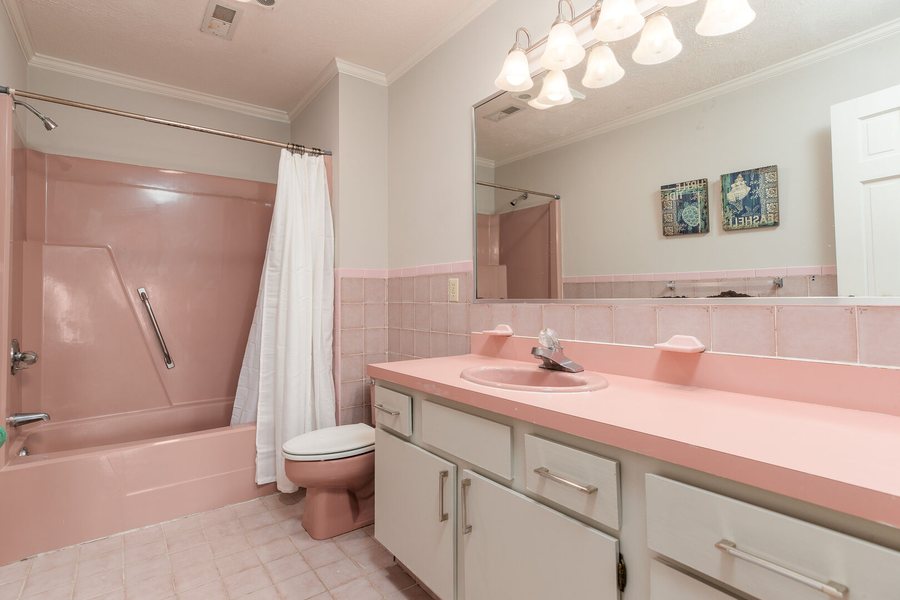 The Palms Oceanfront Hotel — Bathroom
