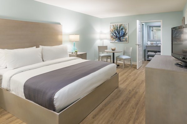 The Palms Oceanfront Hotel — Guest room