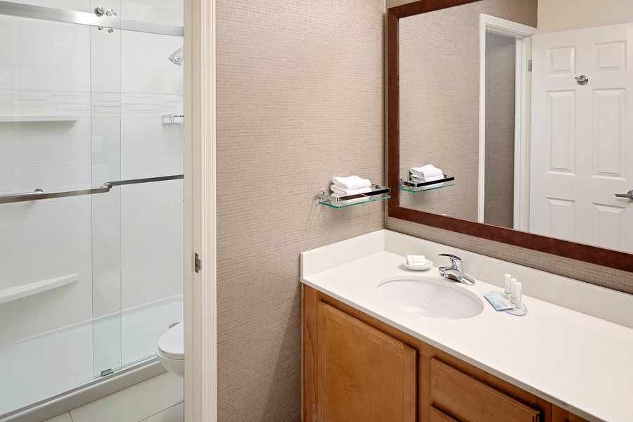 The Palo Alto Inn — Bathroom