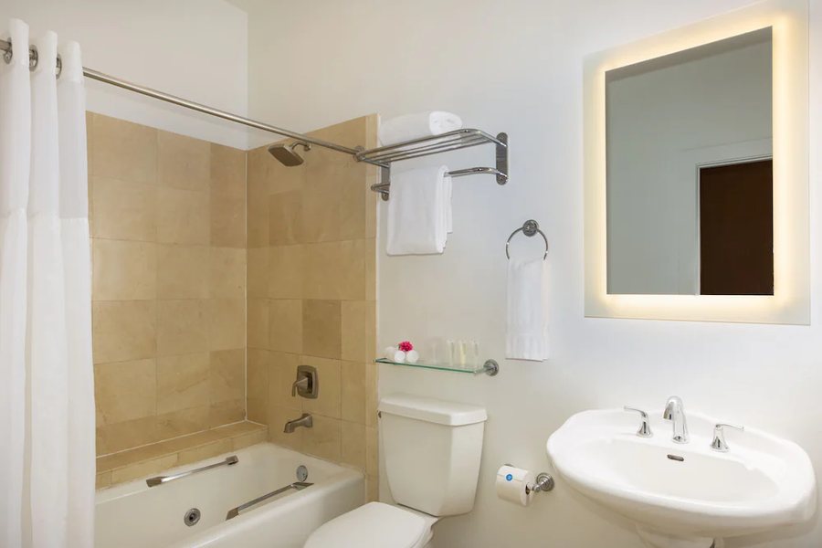 The Paradise Inn — Bathroom