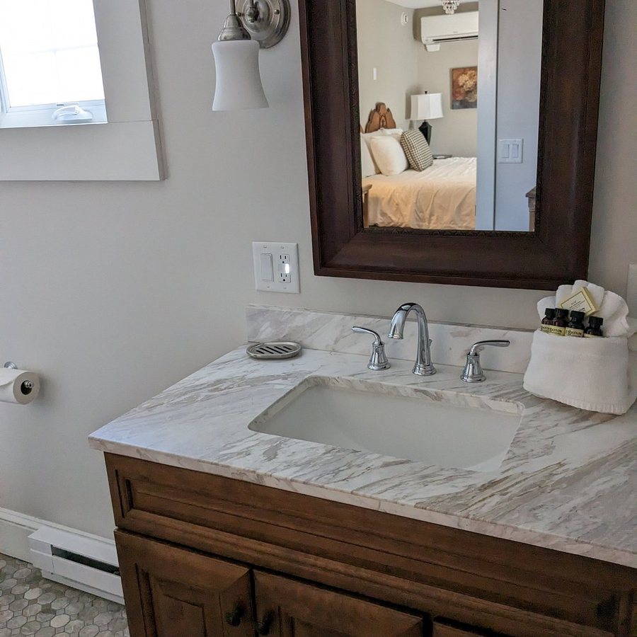 The Park Inn — Bathroom