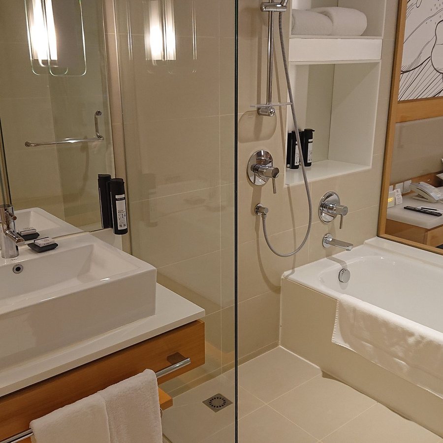 The Park Lane Hong Kong Autograph Collection — Bathroom