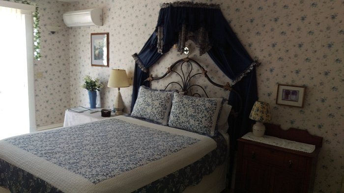 The Park Street Inn — Guest room