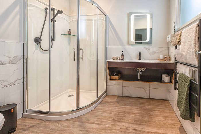 The Parkside House — Bathroom