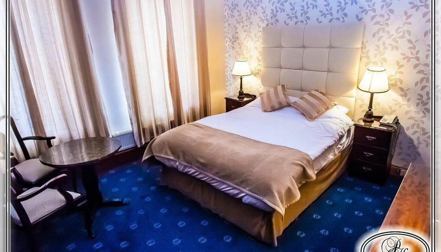 The Parkway Hotel — Guest room