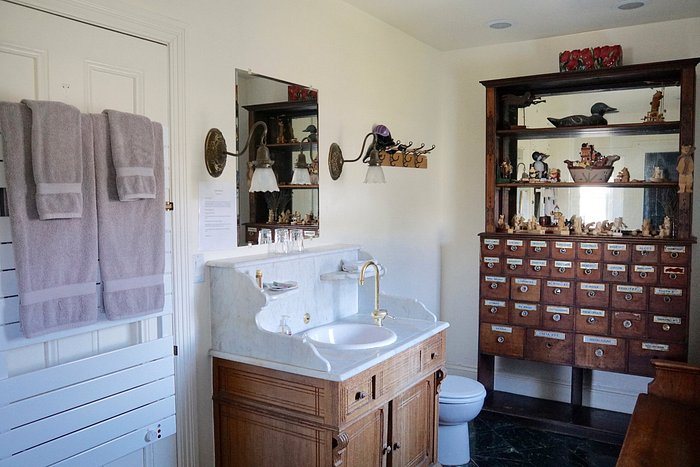 The Parsonage Bed and Breakfast — Bathroom