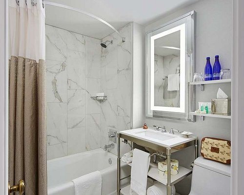 The Peabody Memphis — Bathroom