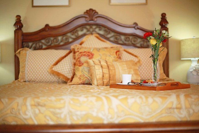 The Peaceful Pelican Bed Breakfast — Guest room