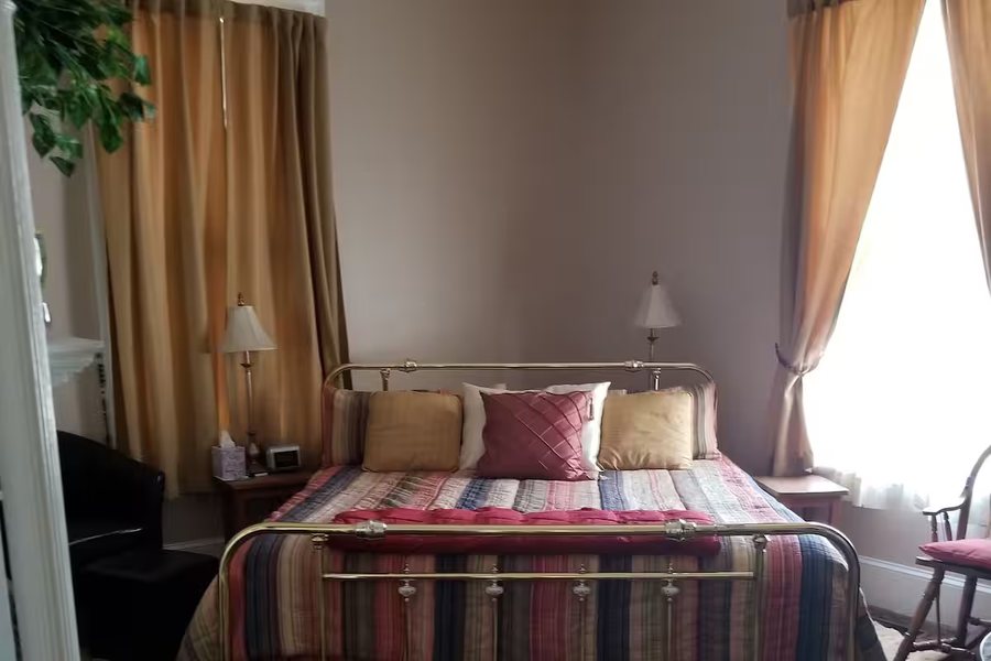 The Peach House — Guest room