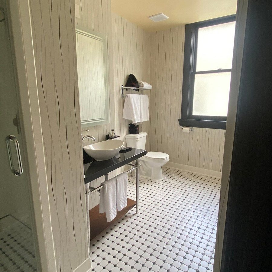 The Peery Salt Lake City Downtown Tapestry Collection By Hilton — Bathroom