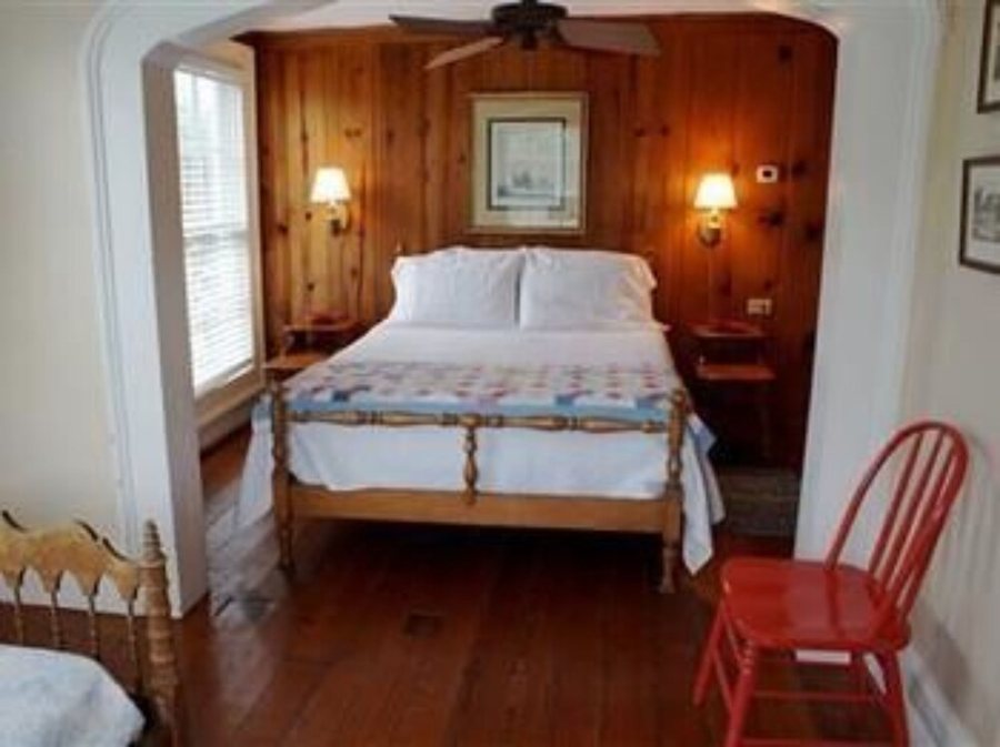 The Pelican Motel — Guest room