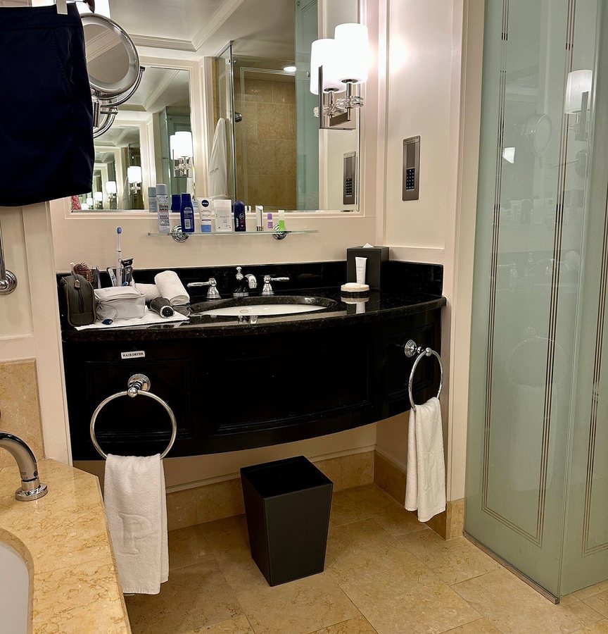 The Peninsula Chicago — Bathroom